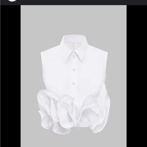 Chic White Ruffled Sleeveless Blouse